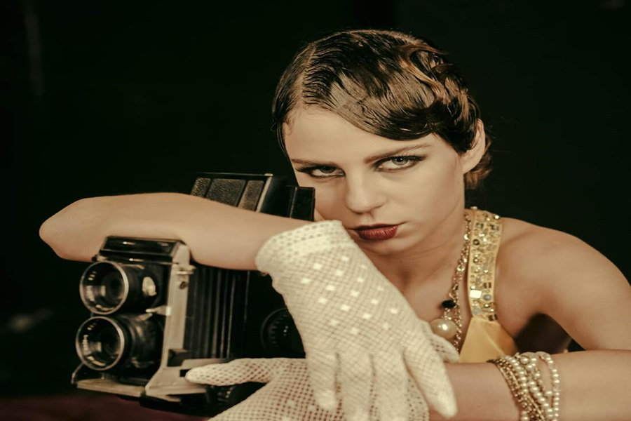 1920s flapper makeup with camera
