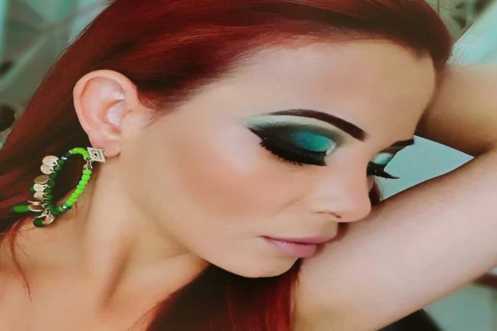 summer makeup looks go bold with green