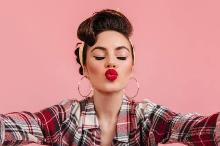 bold lips 80s retro makeup