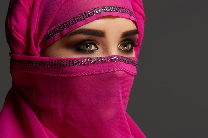 Arabic makeup bold