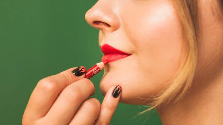 how to stop-lipstick bleeding featured image