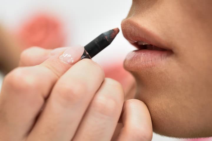 how to stop lipstick bleeding preparation